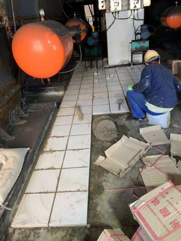 耐酸磚的鋪貼與維護(hù)：筑牢防腐屏障的關(guān)鍵一步
